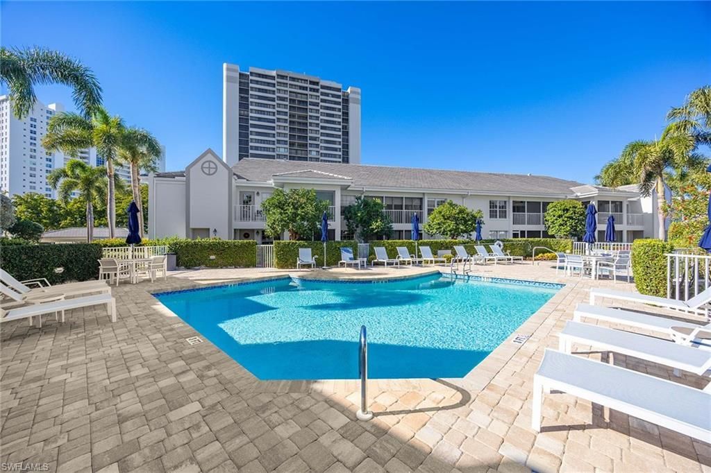 5633 Turtle Bay Dr, Unit 32, Naples, FL 34108 Photo