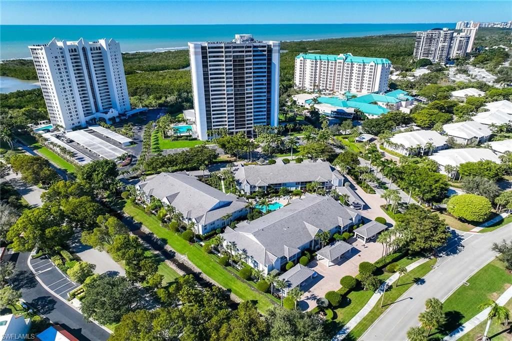 5633 Turtle Bay Dr, Unit 32, Naples, FL 34108 Photo