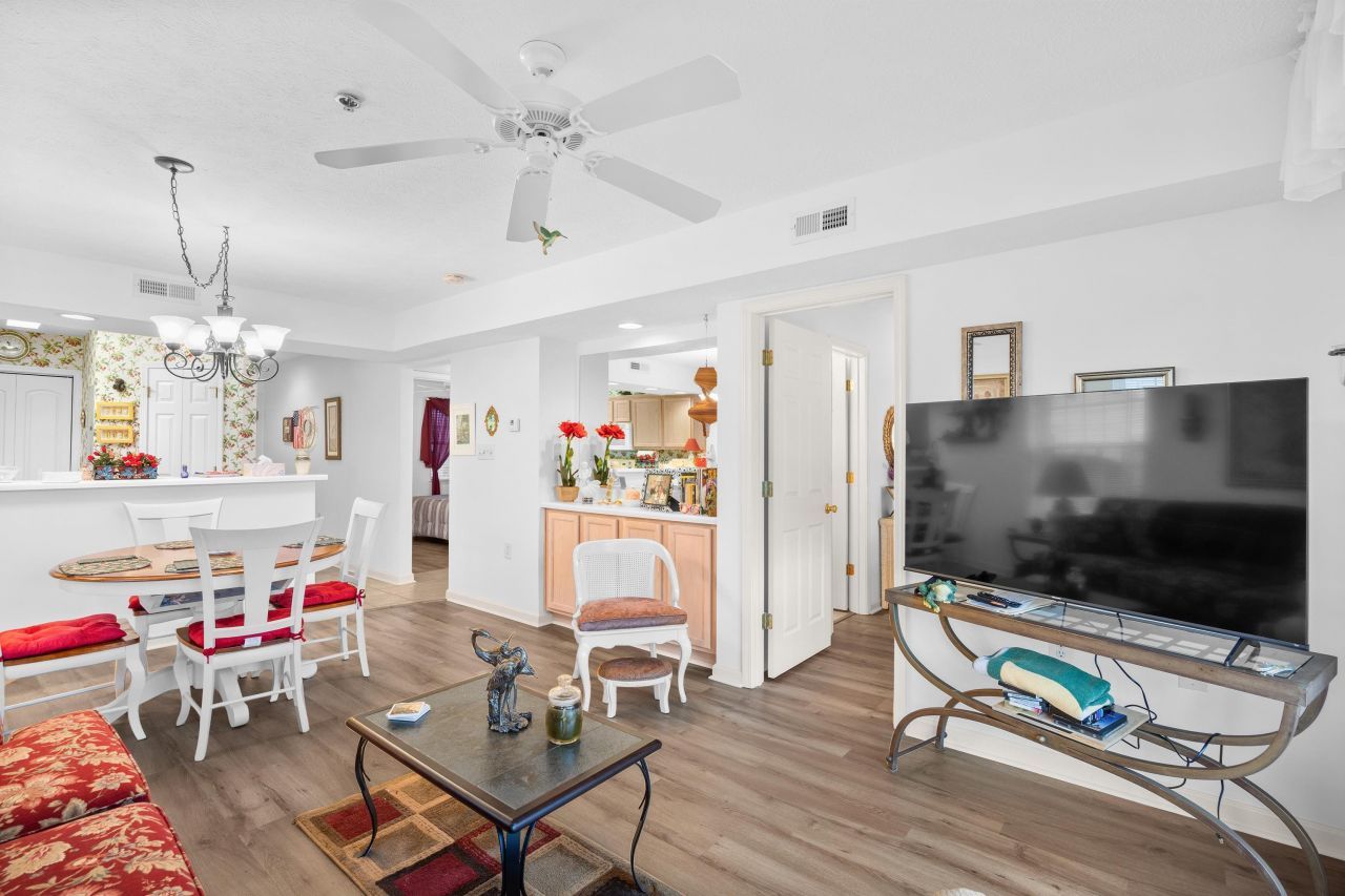 577 Blue River Ct. Photo 15