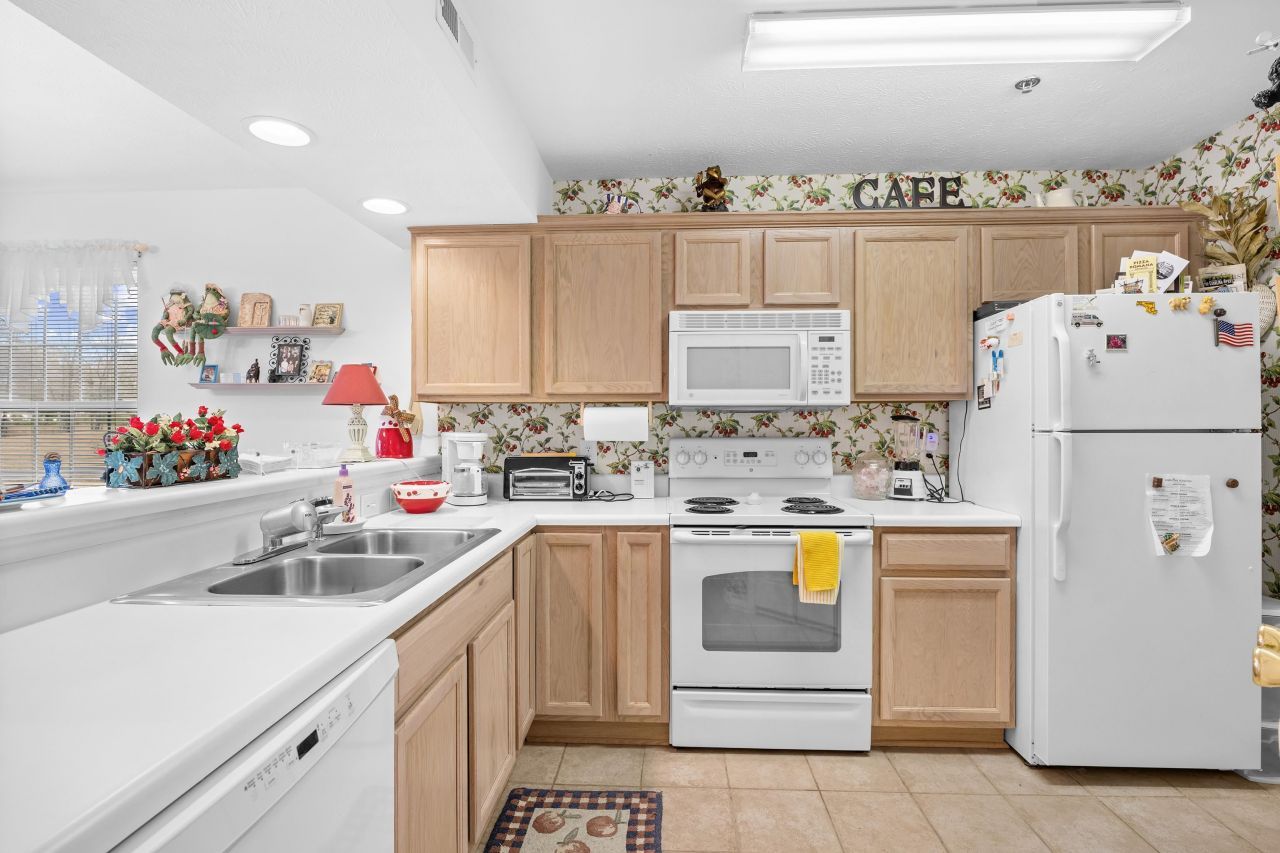 577 Blue River Ct. Photo 5