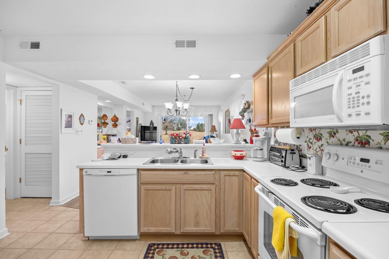 577 Blue River Ct. Photo 6