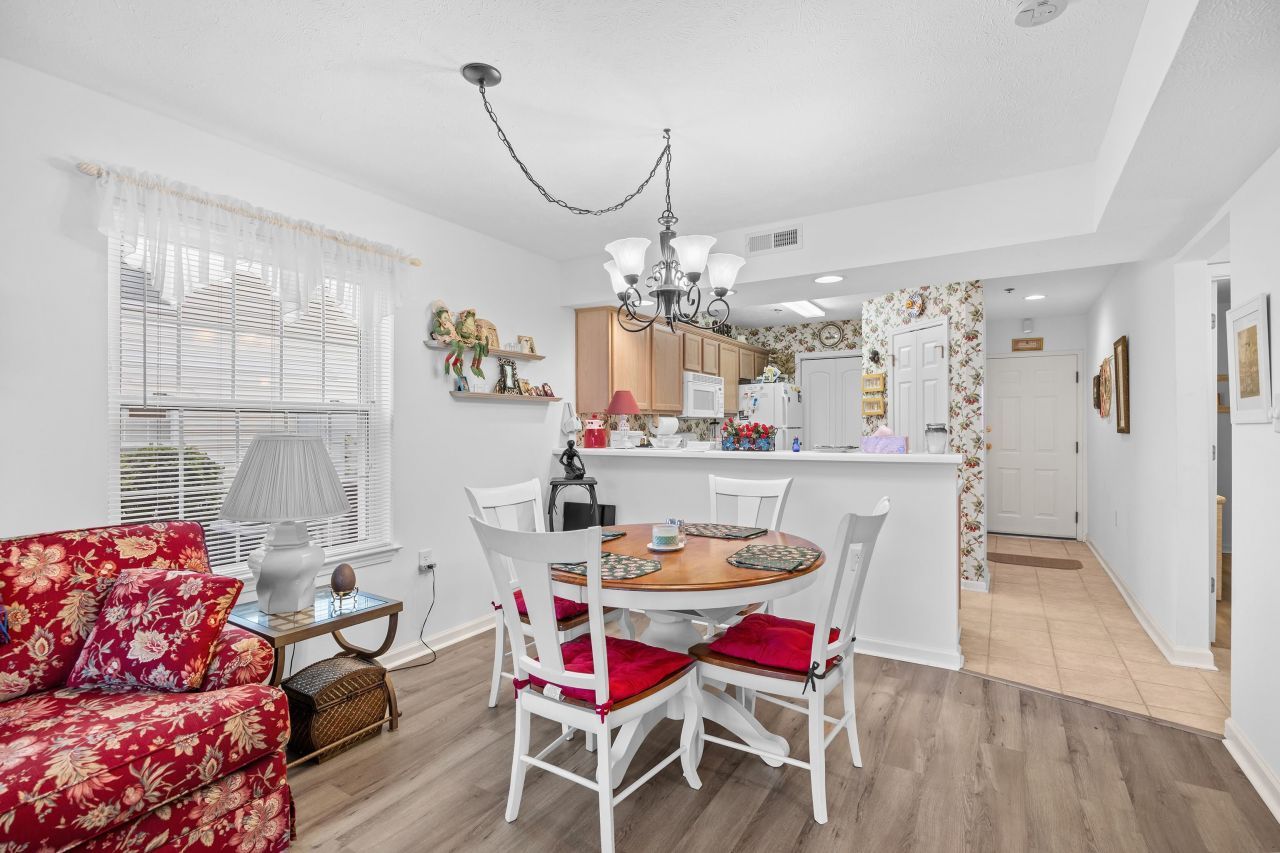 577 Blue River Ct. Photo 8