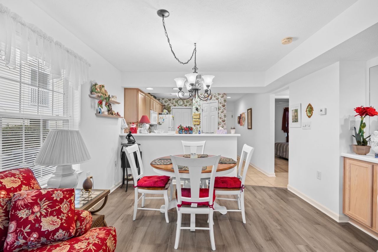 577 Blue River Ct. Photo 9