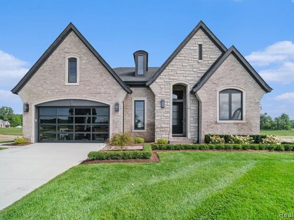 13984 Arthur Court, Washington Twp, MI 48094