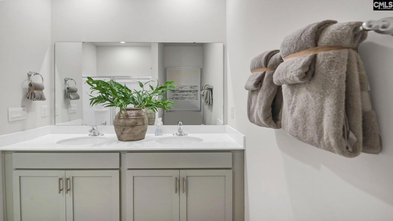 462 Leathertree Lane Photo 27