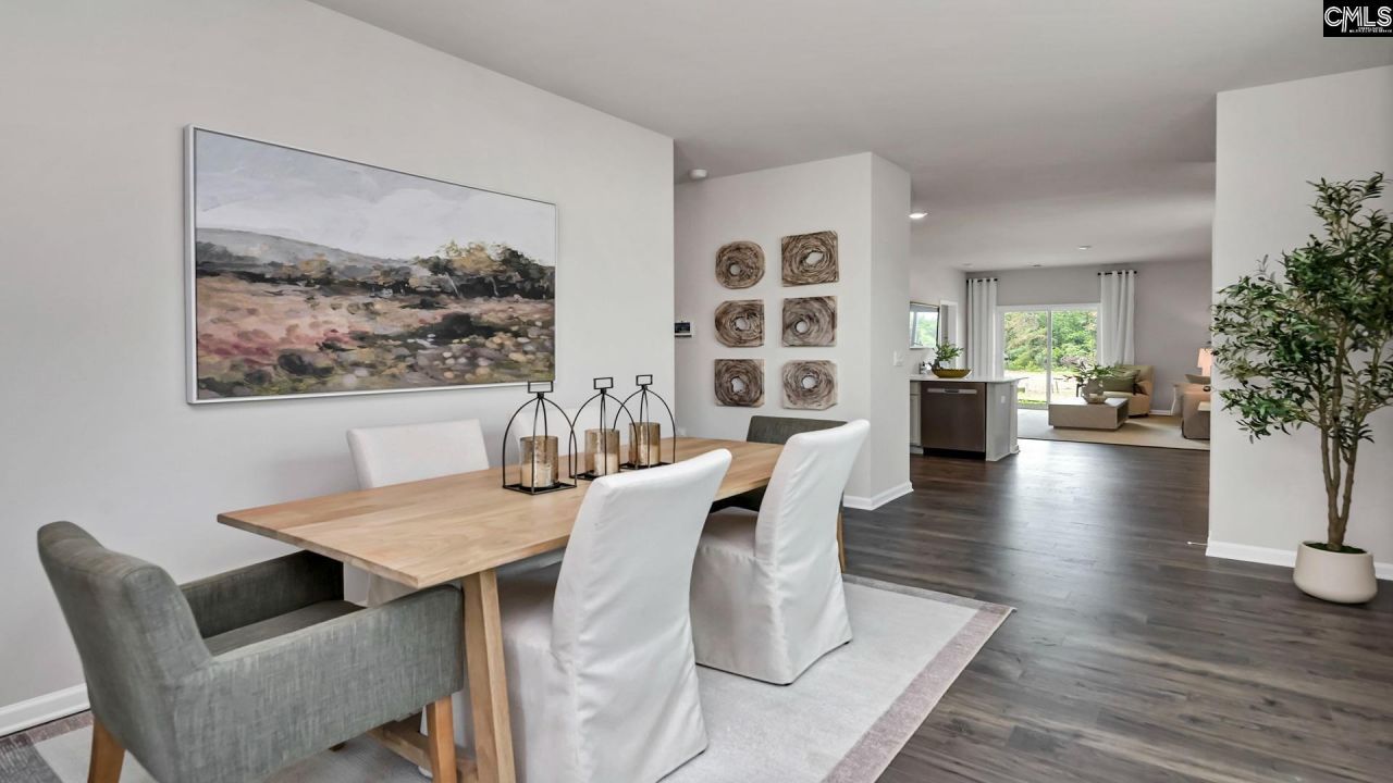 462 Leathertree Lane Photo 4