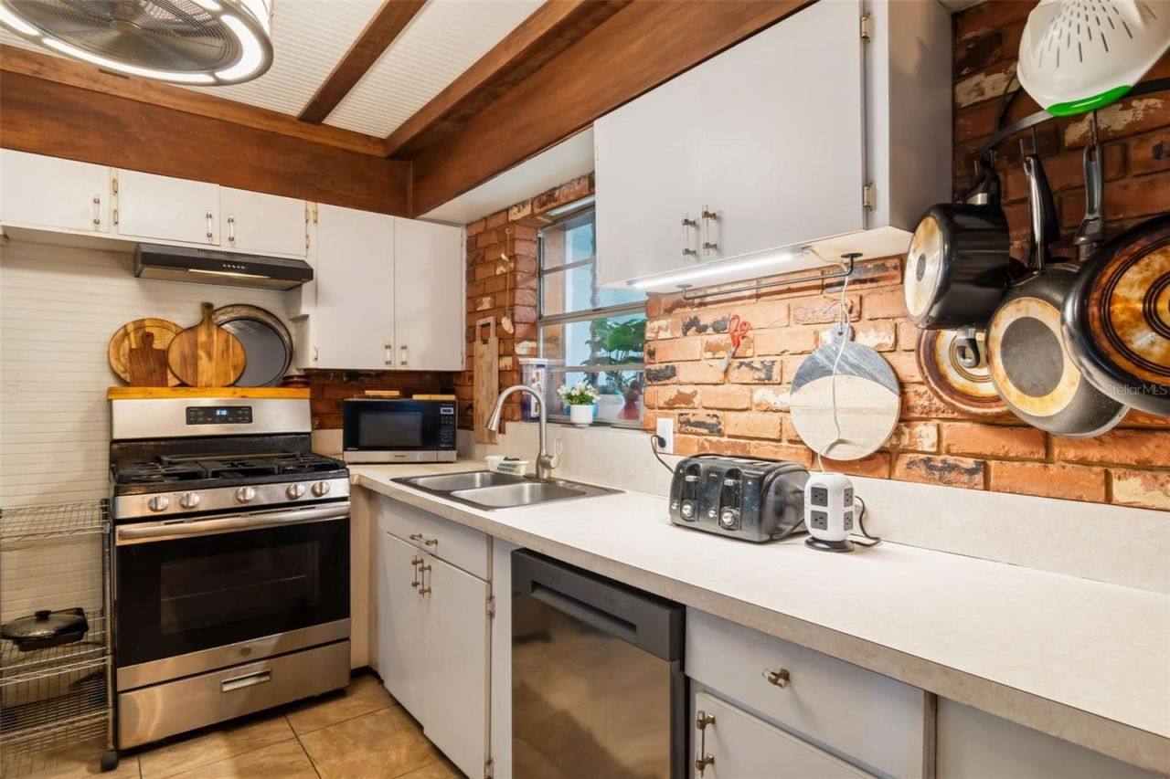 7551 17th Lane N, Saint Petersburg, FL 33702 Photo