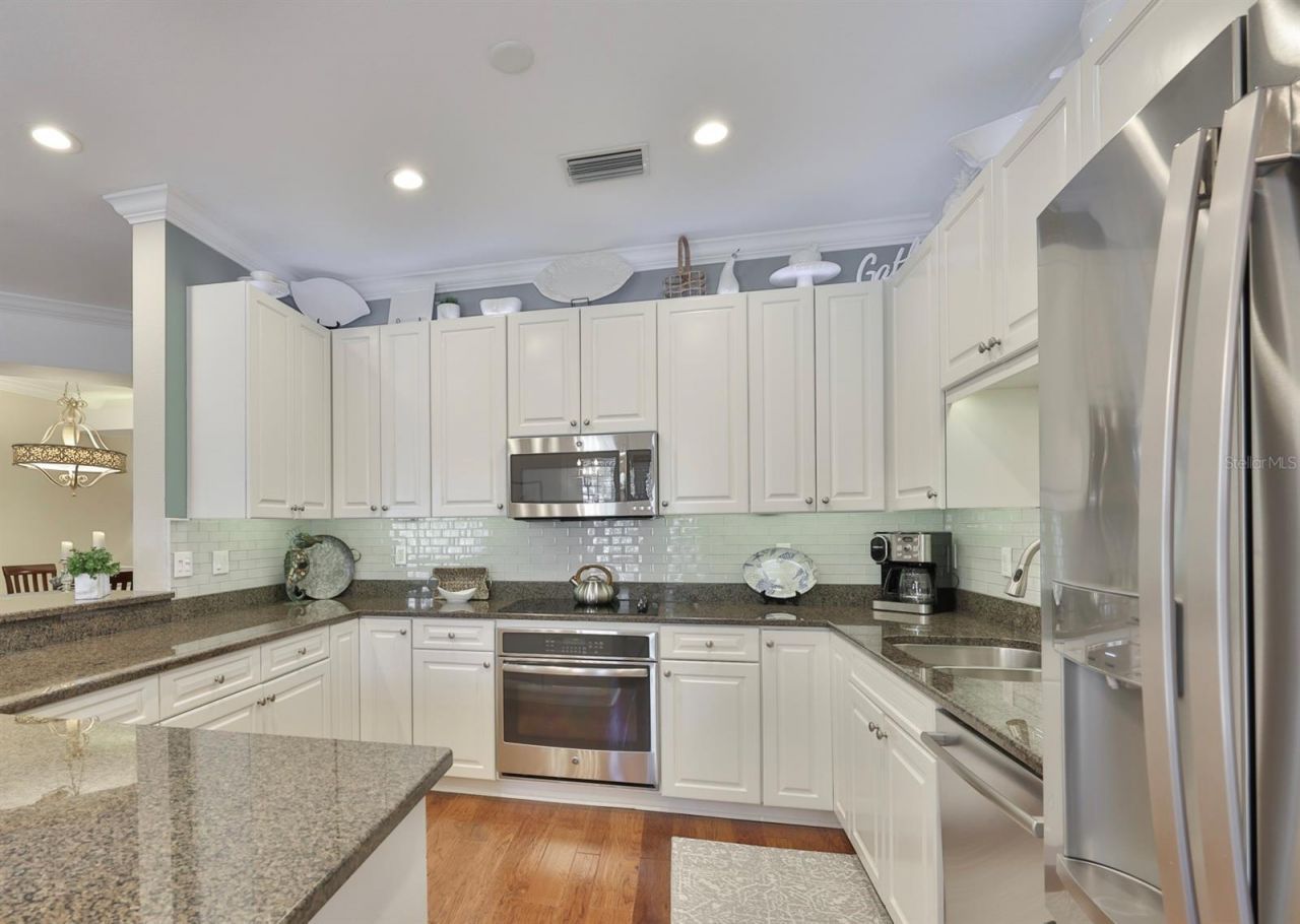 6303 Vista Verde Drive E, Gulfport, FL 33707 Photo