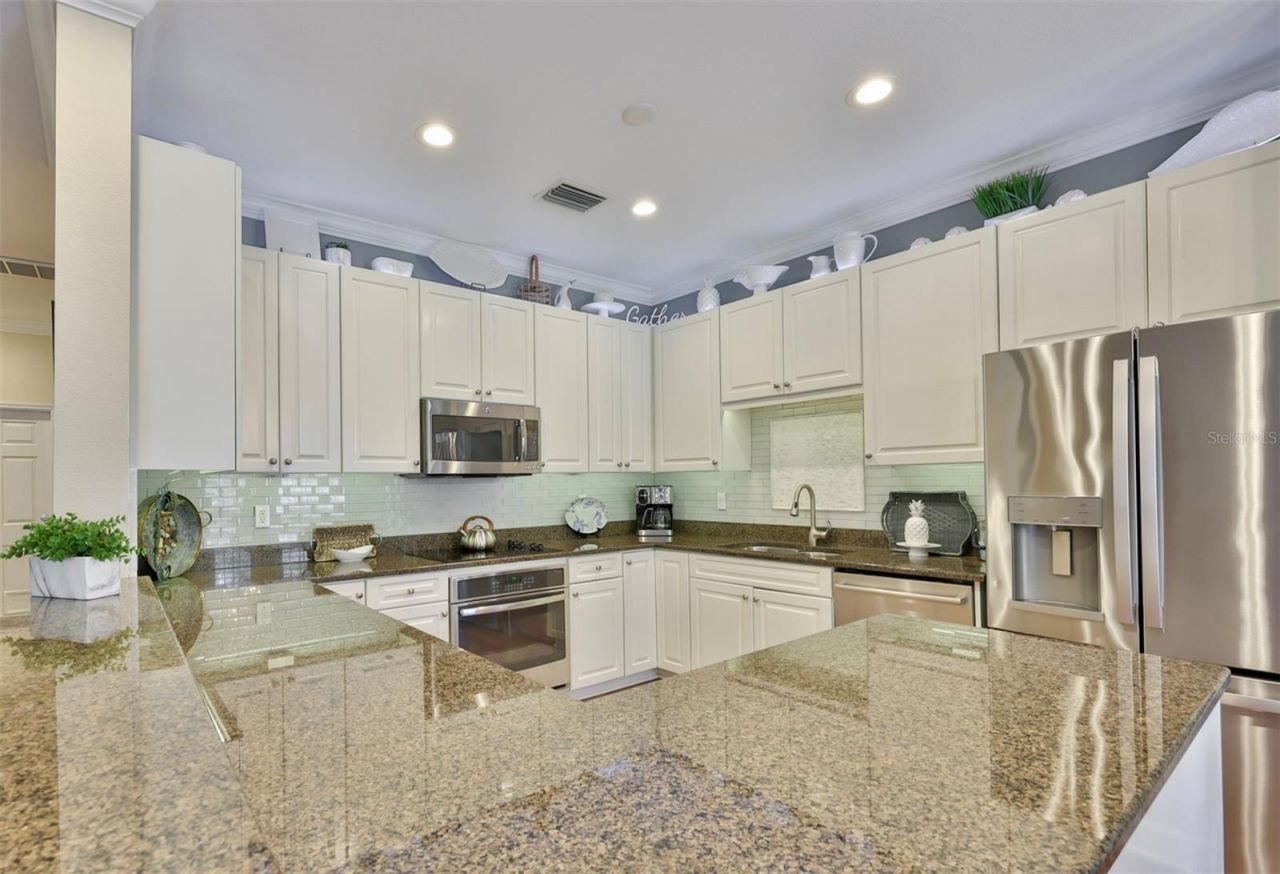 6303 Vista Verde Drive E, Gulfport, FL 33707 Photo