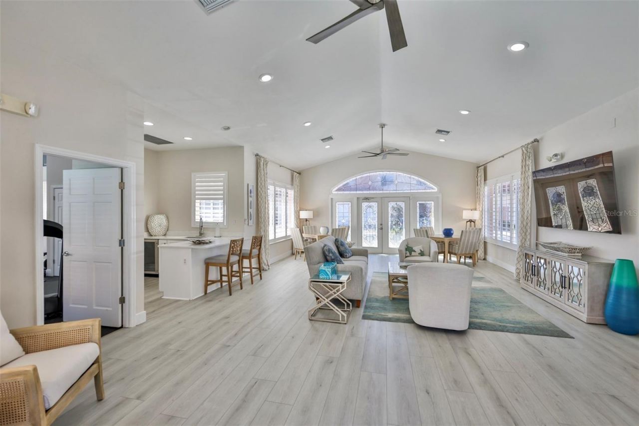 6303 Vista Verde Drive E, Gulfport, FL 33707 Photo
