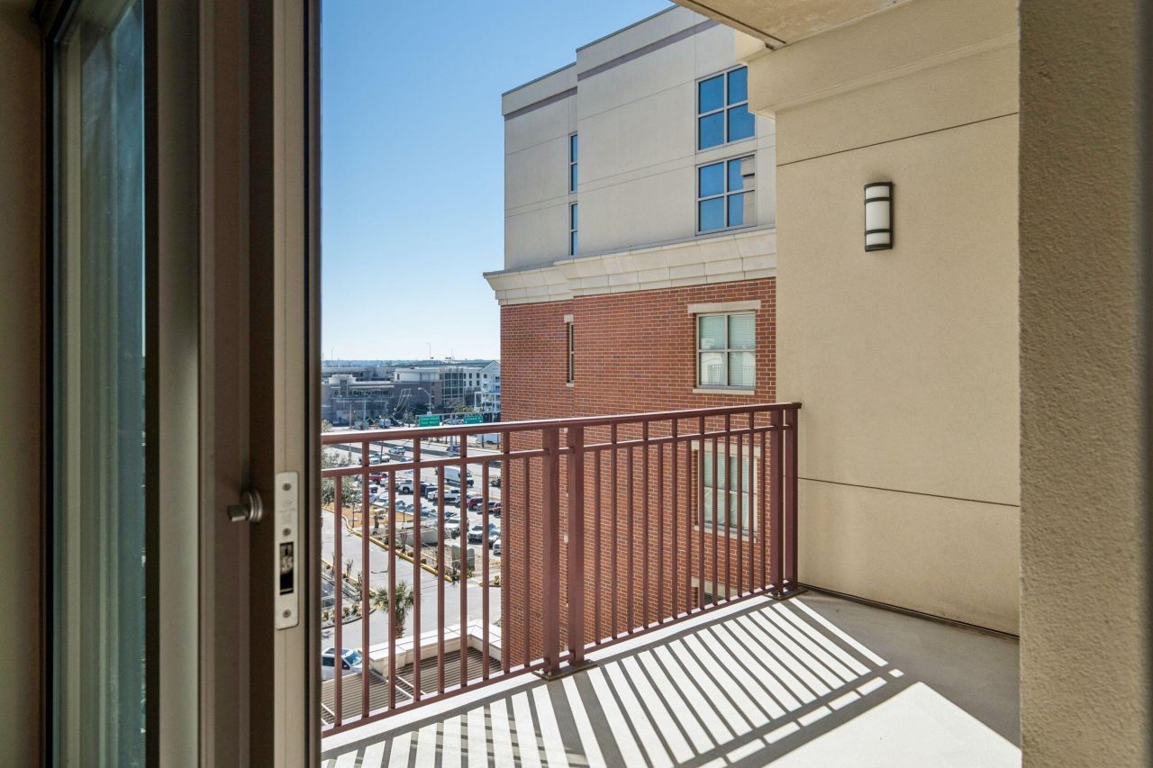 150 Bee Street Photo 11