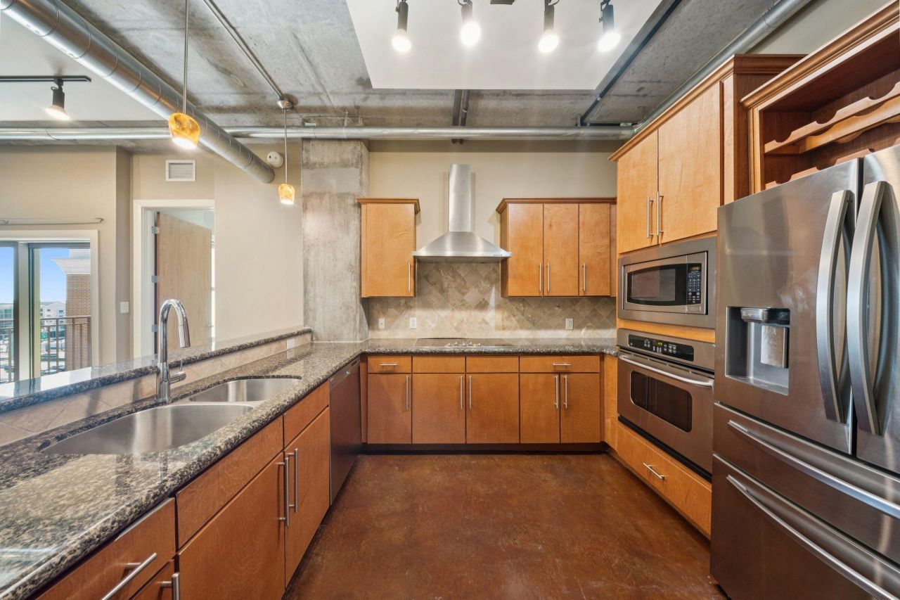 150 Bee Street Photo 16