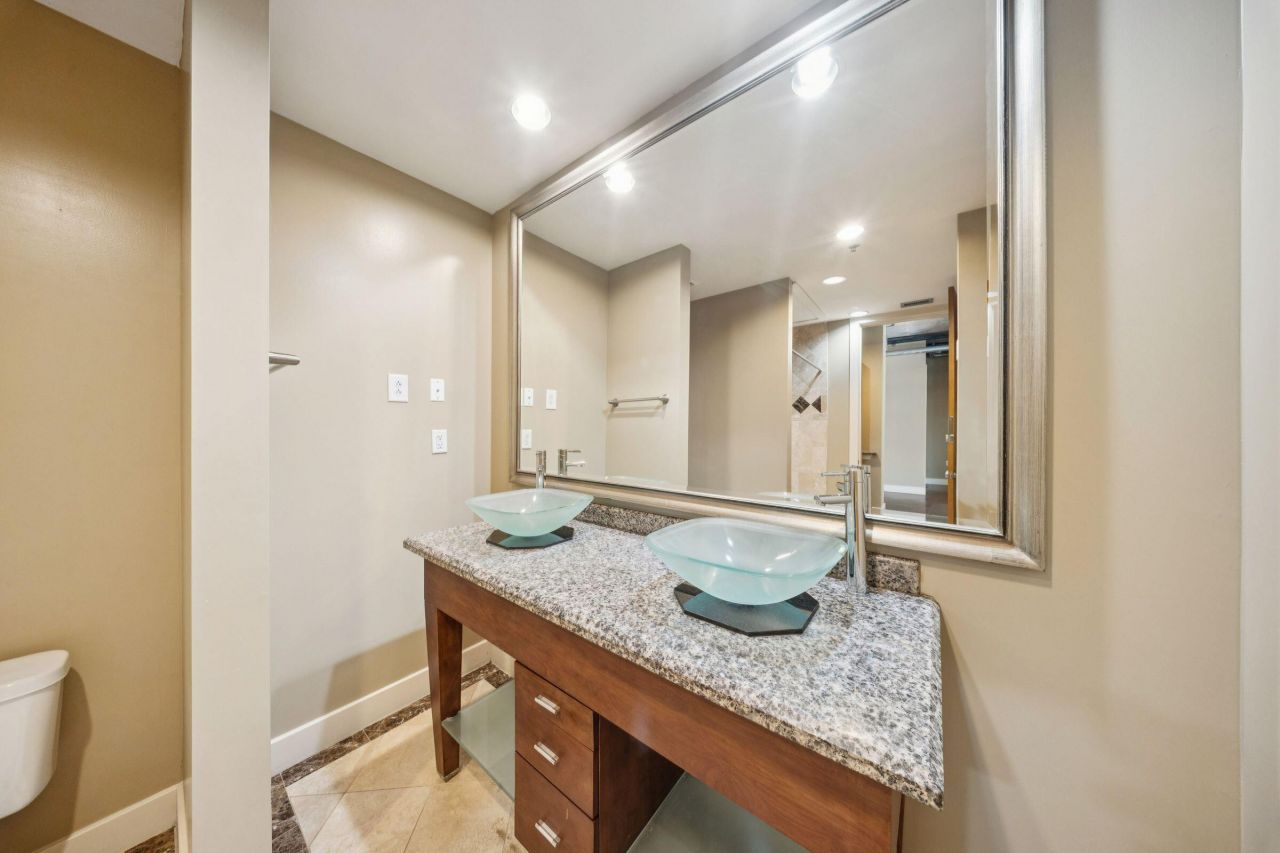 150 Bee Street Photo 24