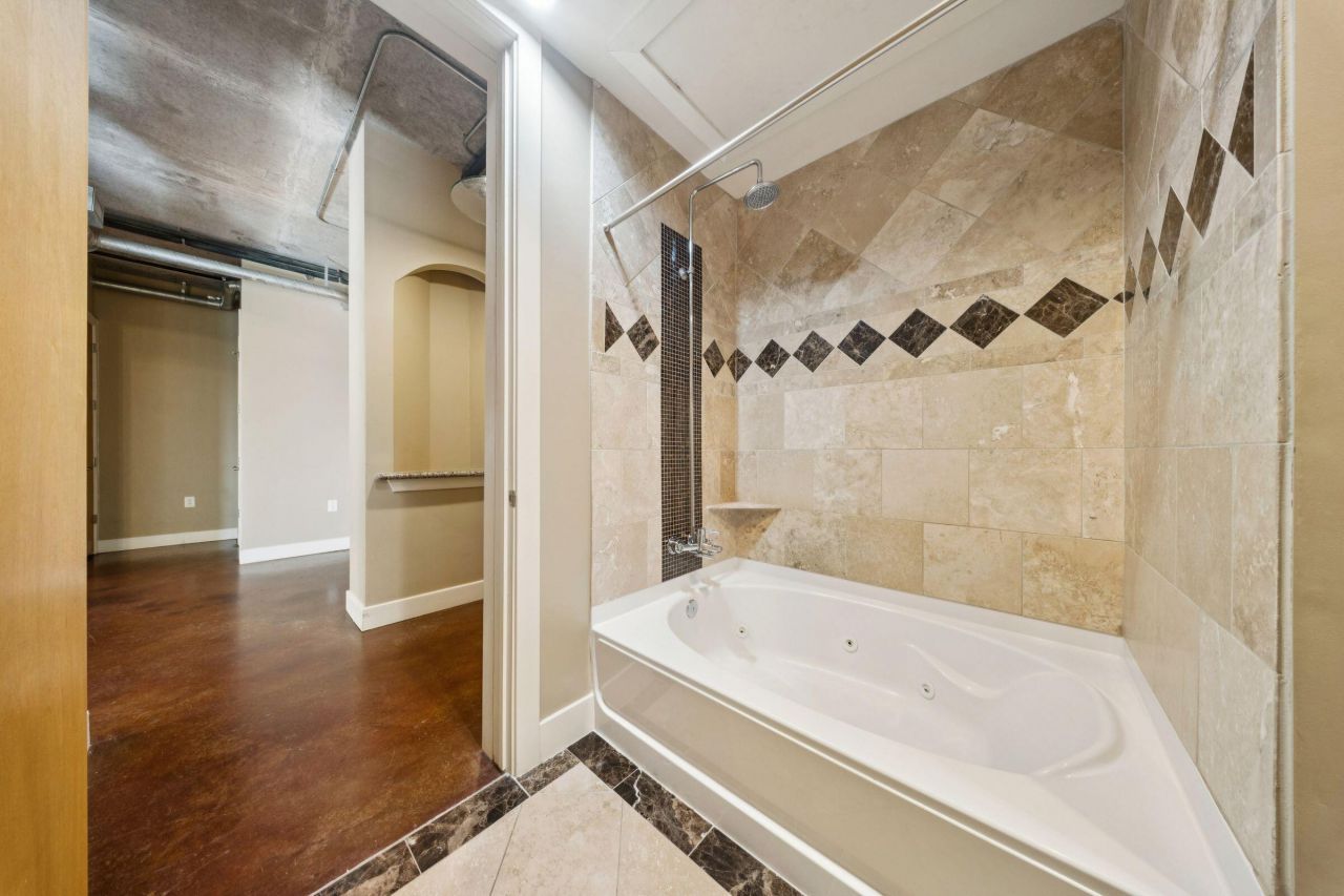 150 Bee Street Photo 26