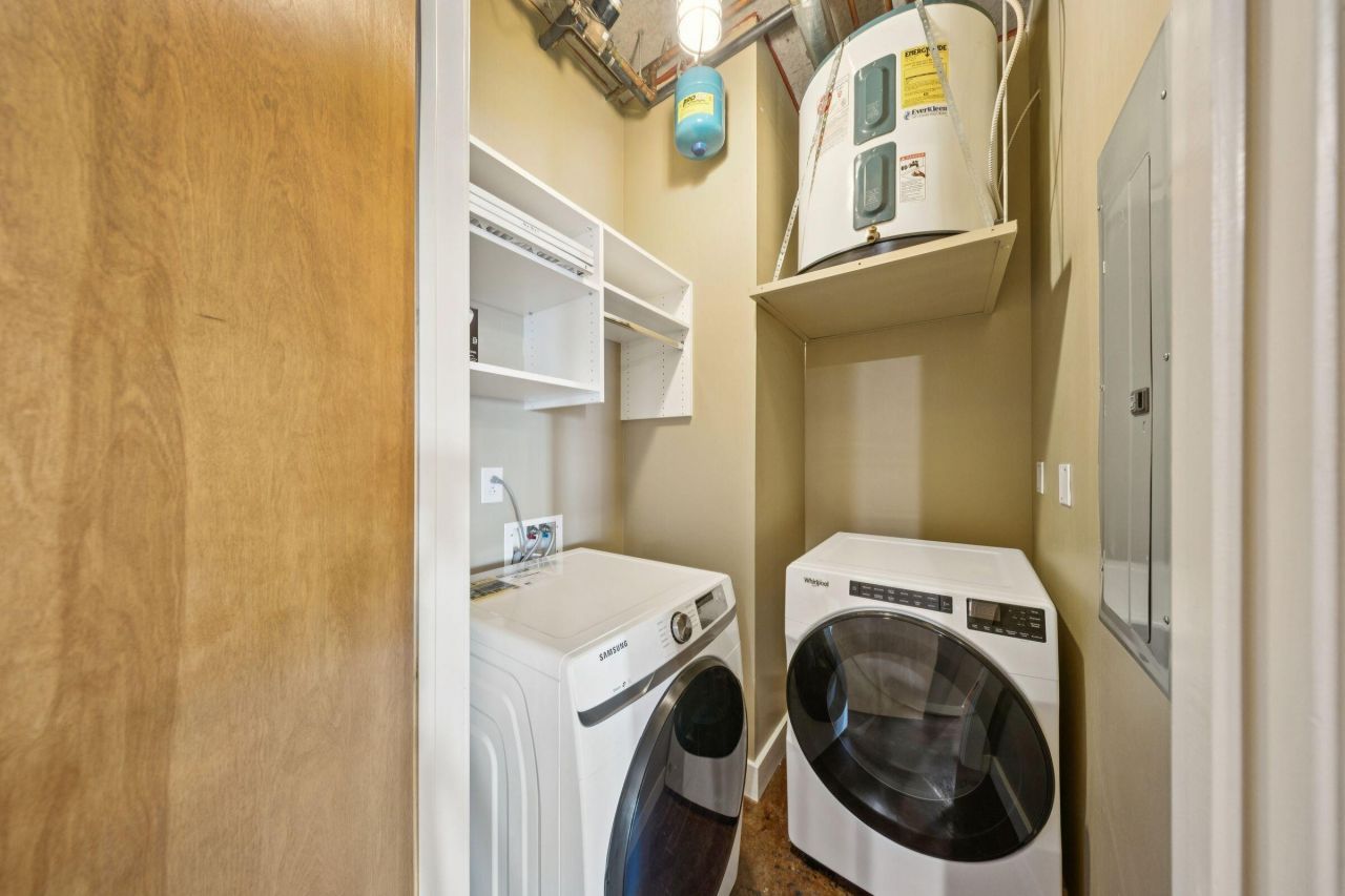 150 Bee Street Photo 32