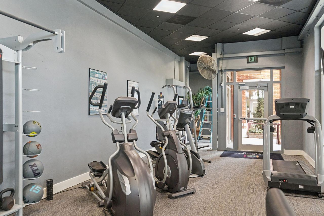 150 Bee Street Photo 39