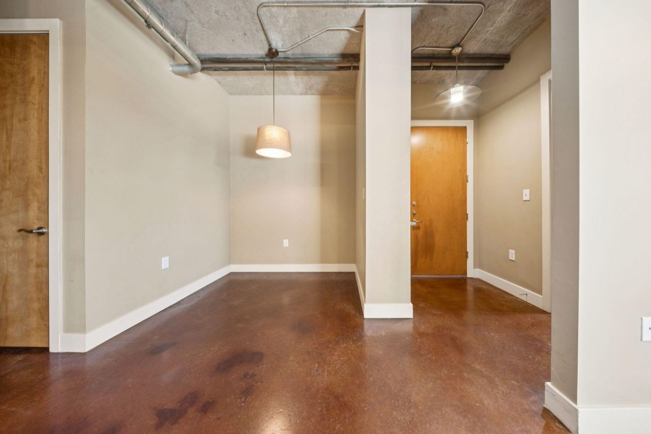 150 Bee Street Photo 6