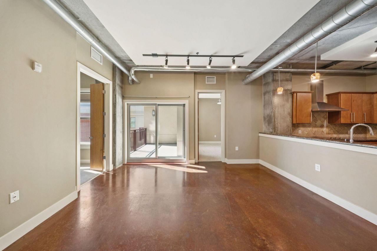 150 Bee Street Photo 9