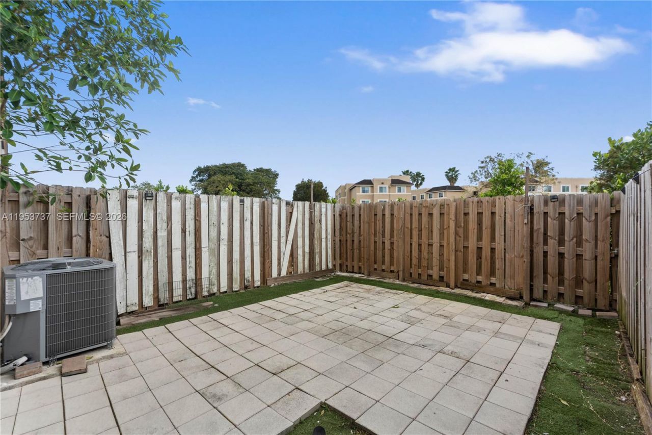 12147 NW 23rd Ct, Miami, FL 33167 Photo