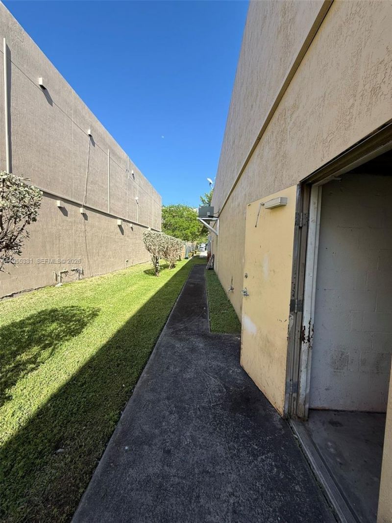 15075 SW 137th St , Unit 6, Miami, FL 33196 Photo