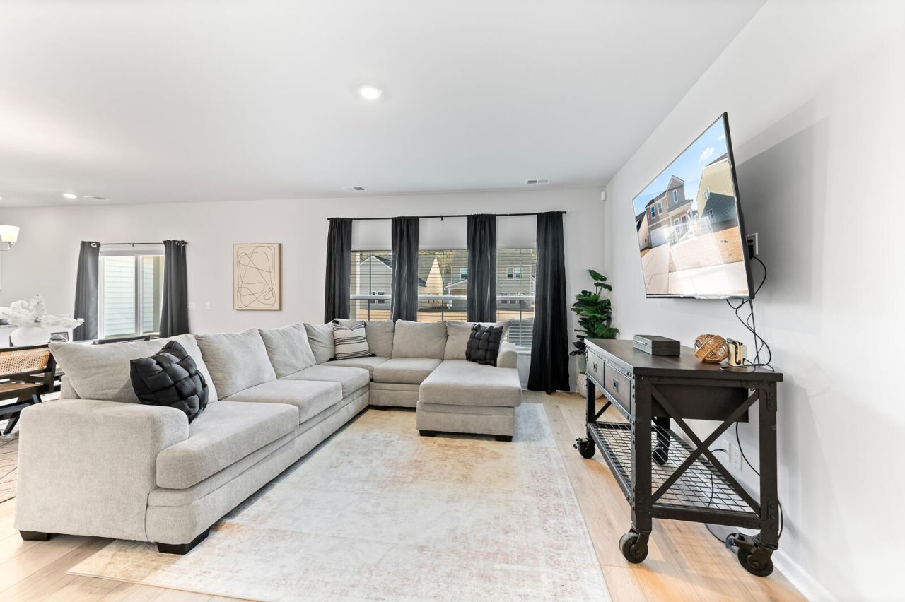 142 Post Mill Drive Photo 5