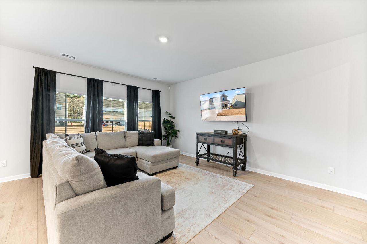 142 Post Mill Drive Photo 6