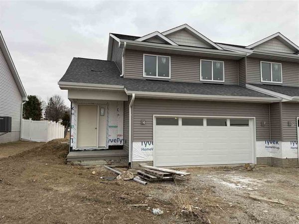 109 Dawson Dr, West Branch, IA 52358