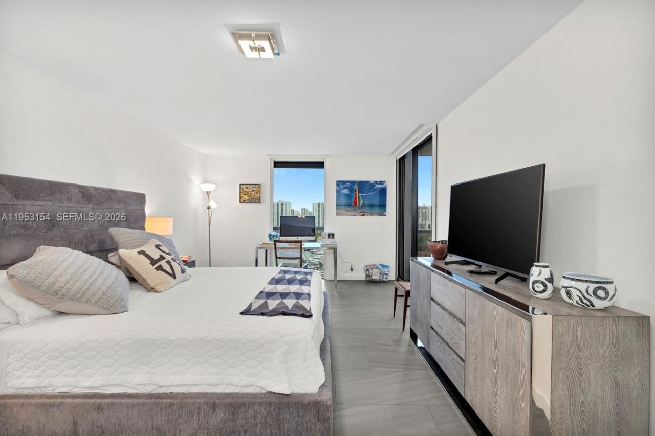 3598 Yacht Club Dr, Unit 1403, Aventura, FL 33180 Photo