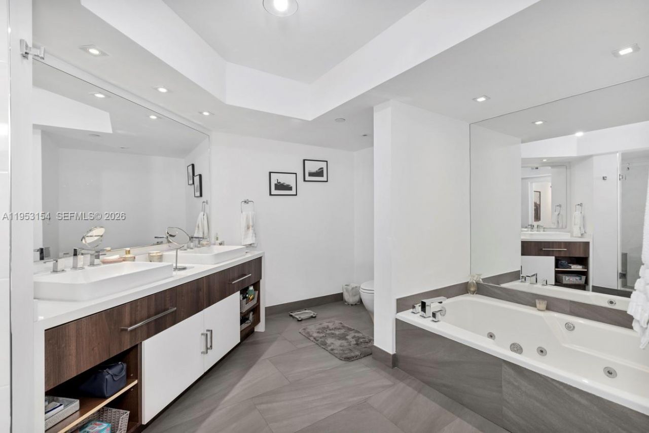 3598 Yacht Club Dr, Unit 1403, Aventura, FL 33180 Photo