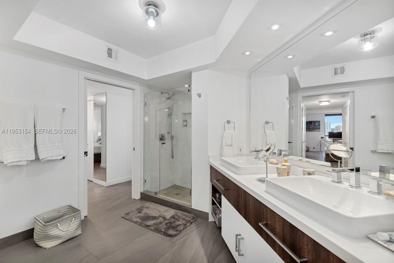 3598 Yacht Club Dr, Unit 1403, Aventura, FL 33180 Photo