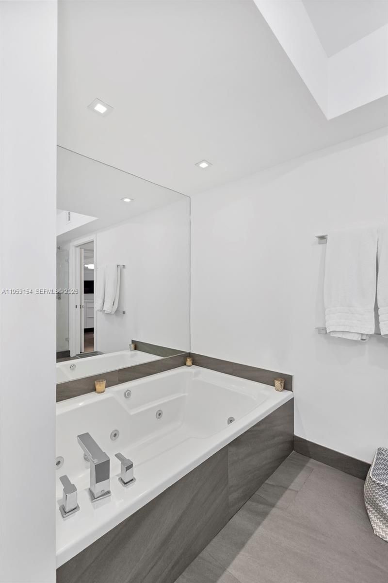 3598 Yacht Club Dr, Unit 1403, Aventura, FL 33180 Photo