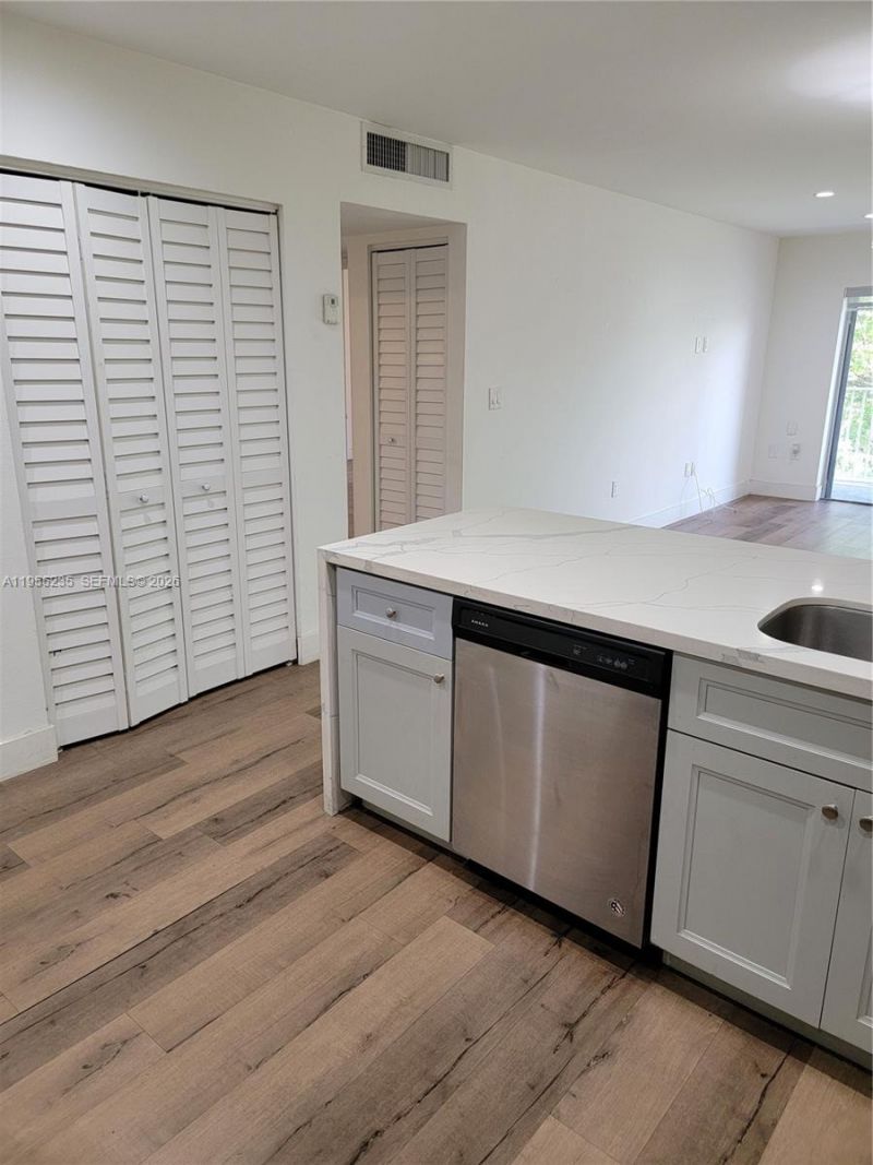 5112 NW 79th Ave, Unit 307, Doral, FL 33166 Photo