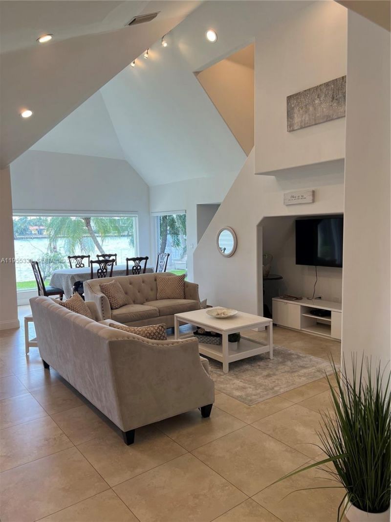 7601 Beachview Dr, North Bay Village, FL 33141 Photo