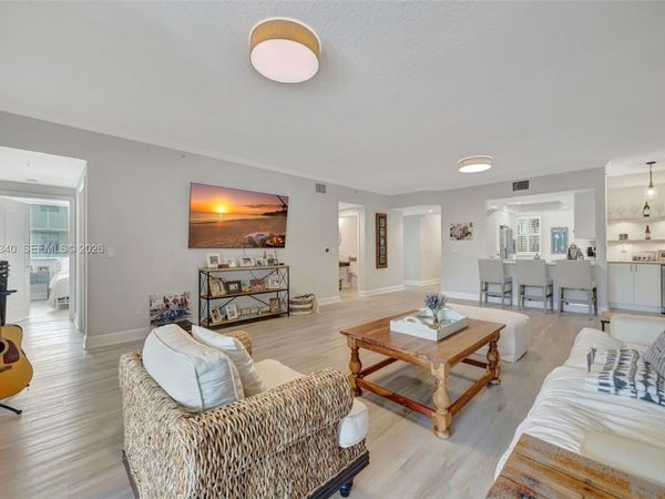 7588 SW 102nd St , Unit 203, Pinecrest, FL 33156