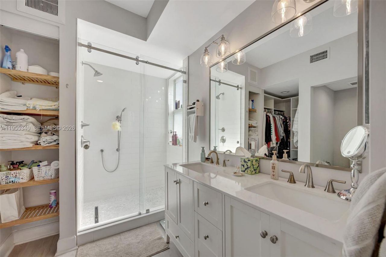 7588 SW 102nd St , Unit 203, Pinecrest, FL 33156 Photo