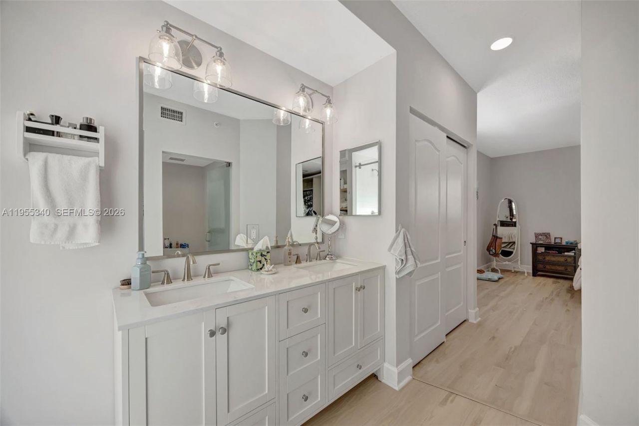 7588 SW 102nd St , Unit 203, Pinecrest, FL 33156 Photo