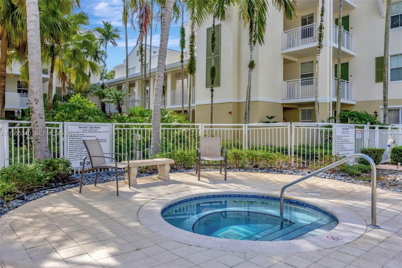 7588 SW 102nd St , Unit 203, Pinecrest, FL 33156 Photo