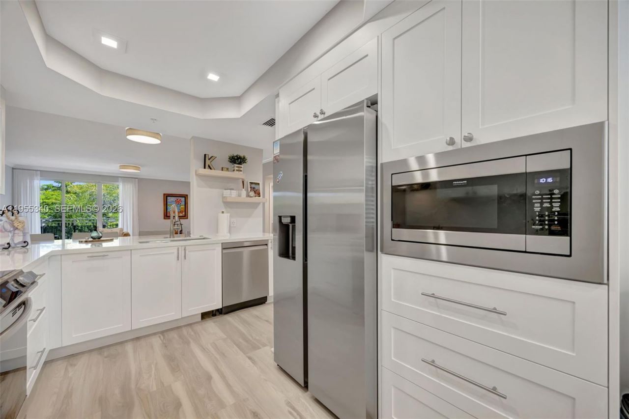 7588 SW 102nd St , Unit 203, Pinecrest, FL 33156 Photo