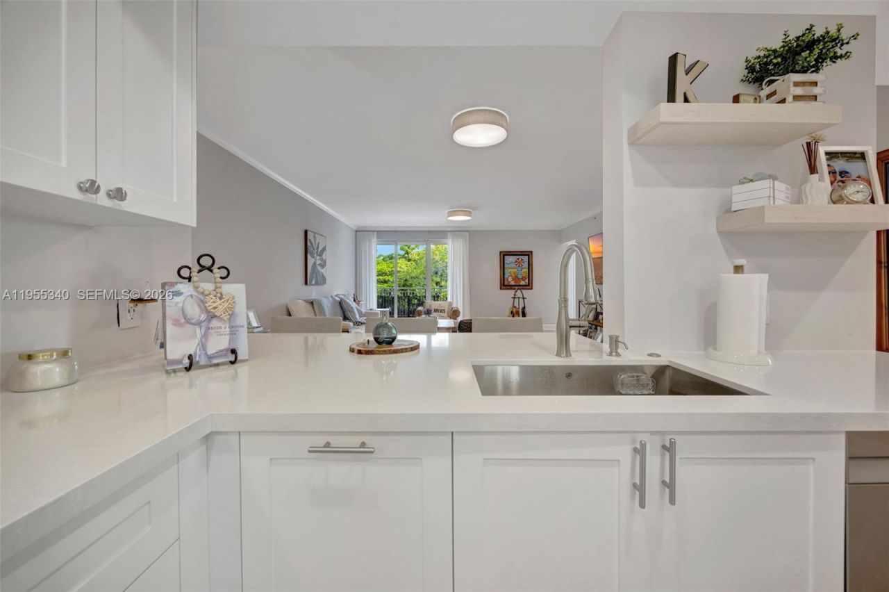 7588 SW 102nd St , Unit 203, Pinecrest, FL 33156 Photo