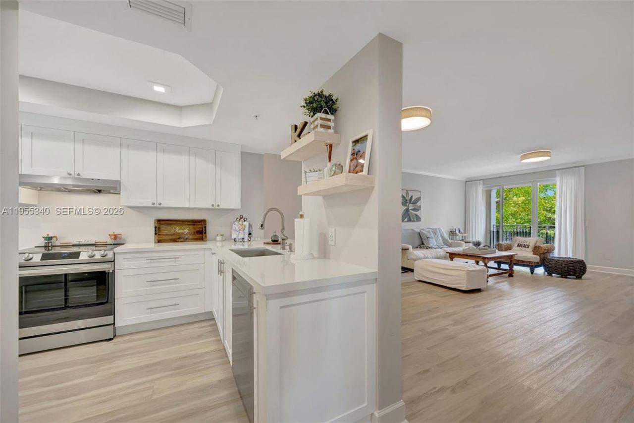 7588 SW 102nd St , Unit 203, Pinecrest, FL 33156 Photo