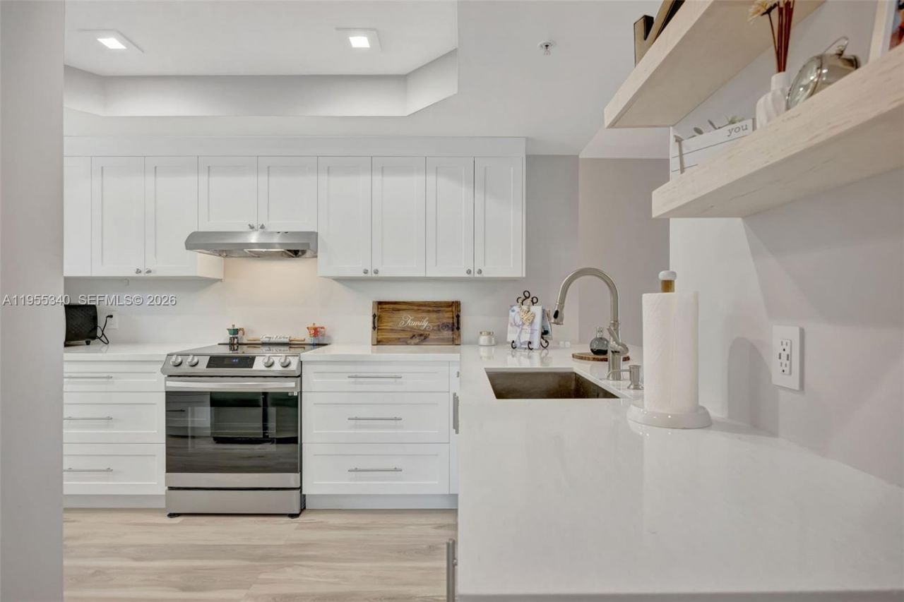 7588 SW 102nd St , Unit 203, Pinecrest, FL 33156 Photo