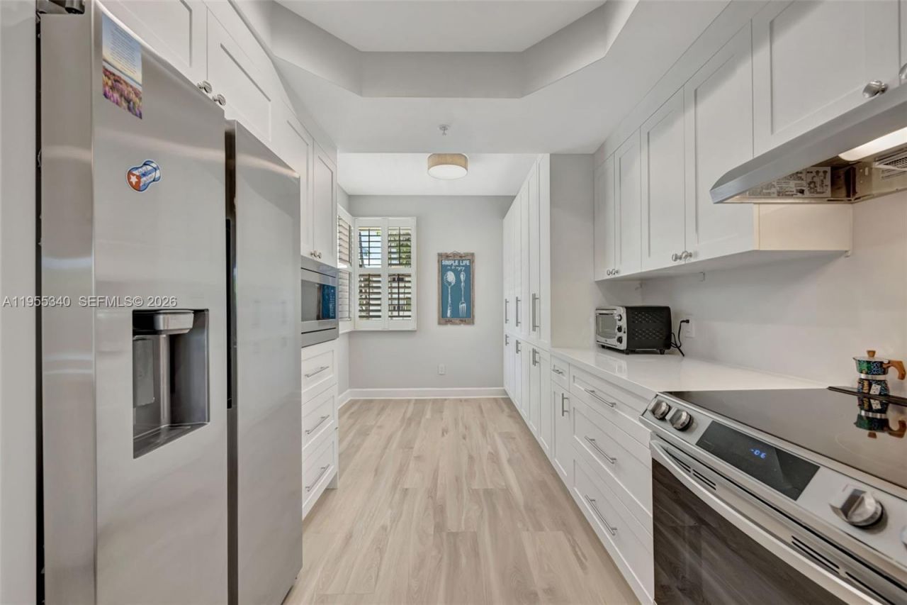 7588 SW 102nd St , Unit 203, Pinecrest, FL 33156 Photo