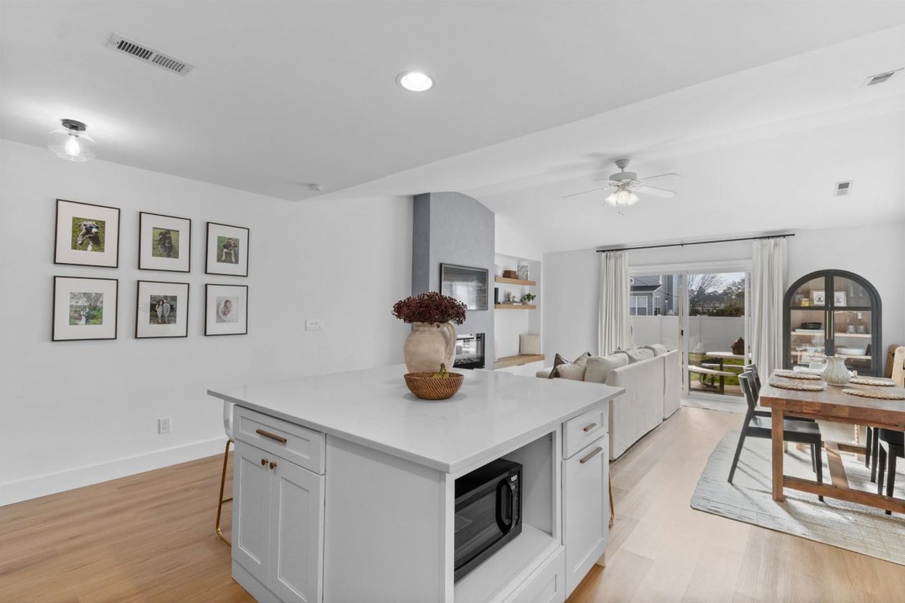 452 Palm Frond Dr. Photo 5