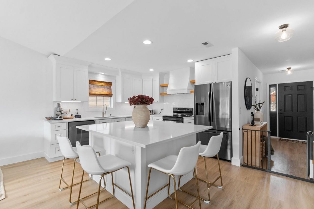 452 Palm Frond Dr. Photo 8