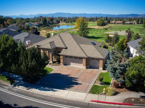 384 Robert Trent Jones Boulevard, Eagle Point, OR 97524