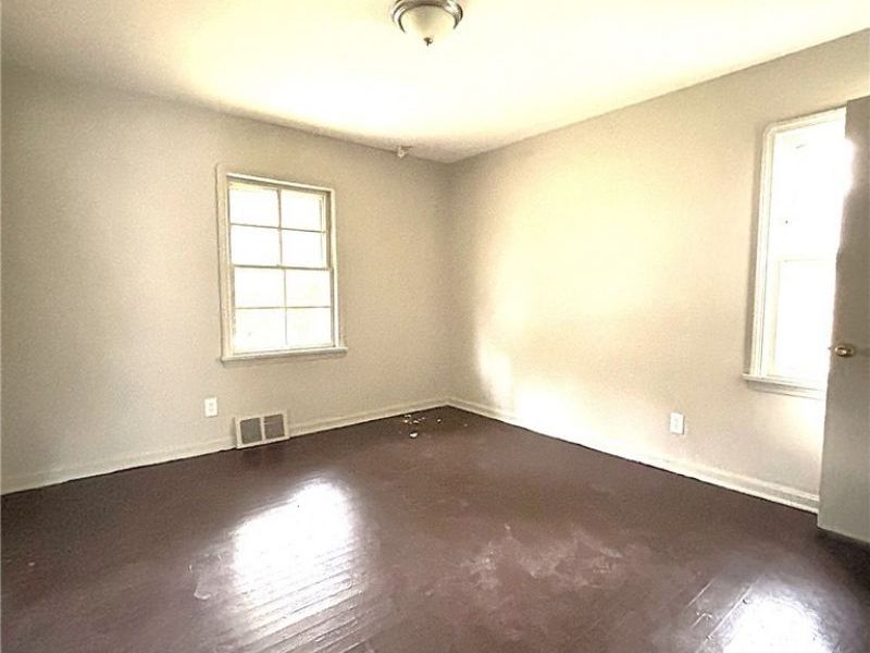 16015 S Lotus Drive, Cleveland, OH 44128 Photo 9