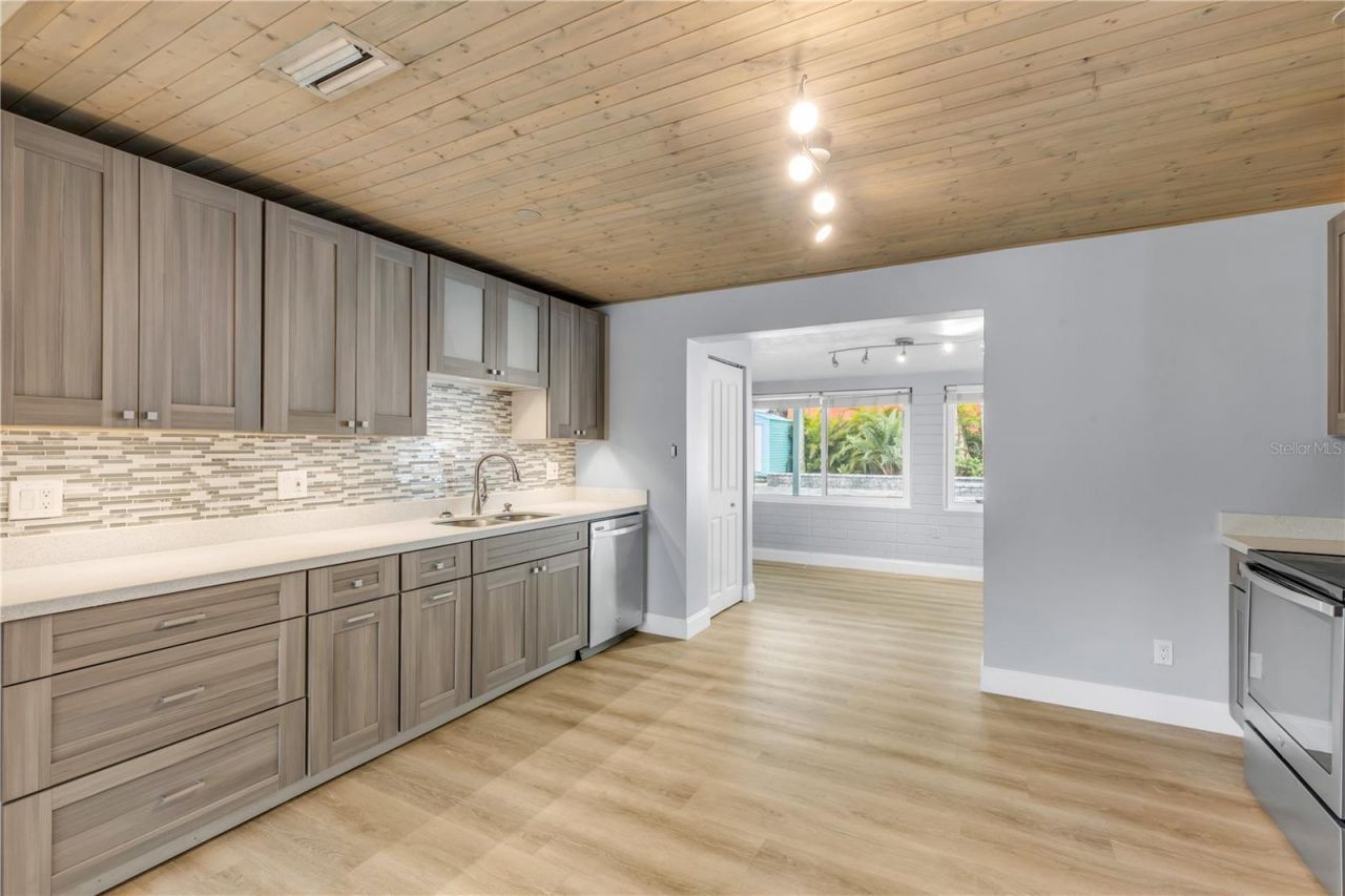 921 E 2nd Avenue, New Smyrna Beach, FL 32169 Photo