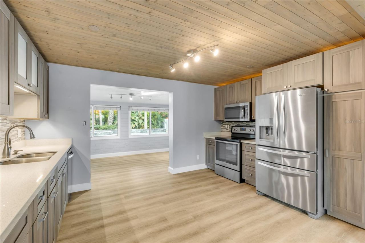 921 E 2nd Avenue, New Smyrna Beach, FL 32169 Photo