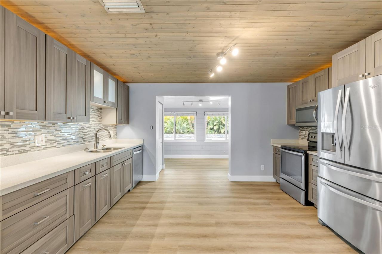 921 E 2nd Avenue, New Smyrna Beach, FL 32169 Photo