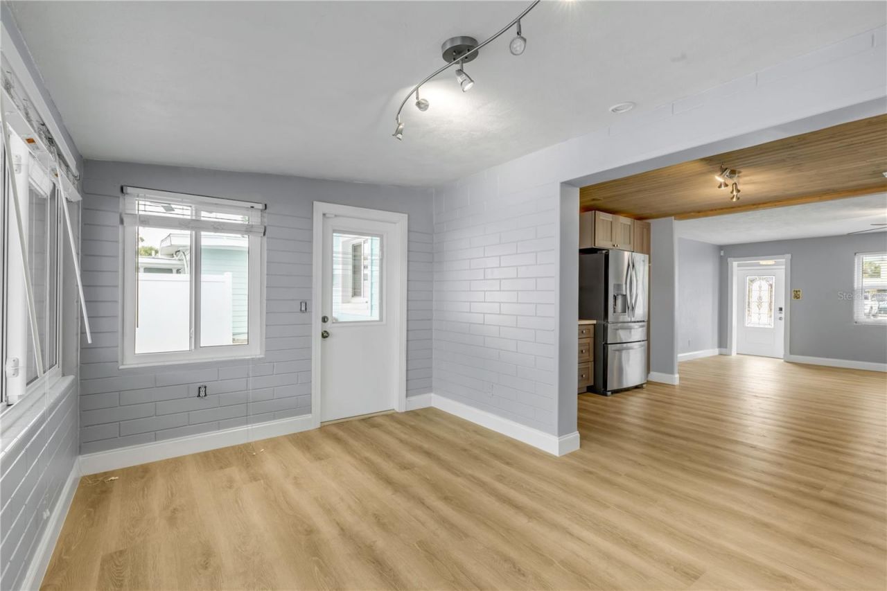 921 E 2nd Avenue, New Smyrna Beach, FL 32169 Photo